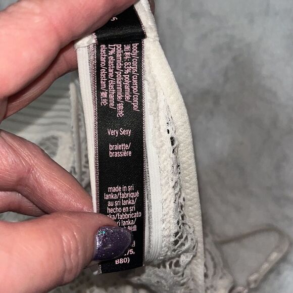 Victoria’s Secret. Very Sexy bralette. Size medium. Off white. - Picture 12 of 13